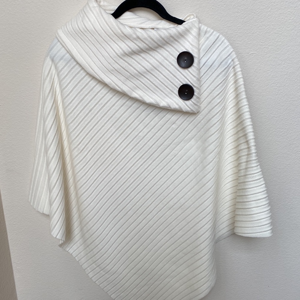 Poncho - Picture 3 of 6